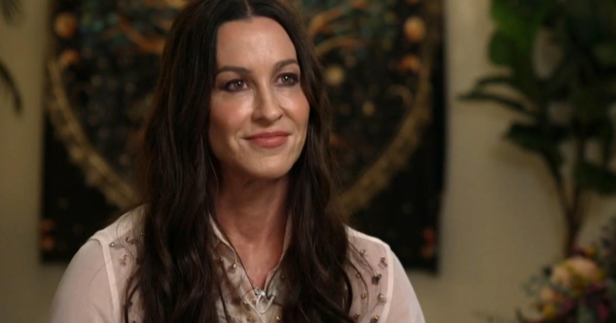 Alanis Morissette brings vulnerability to Las Vegas residency: 